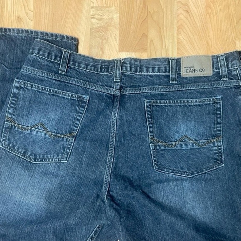 Wrangler 40 X 32 Relaxed Boot Cut Men’s Jeans dark blue